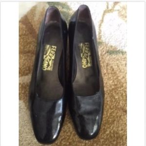 SALVATORE FERRAGAMO Black PatentLeatherHeels SZ 8B